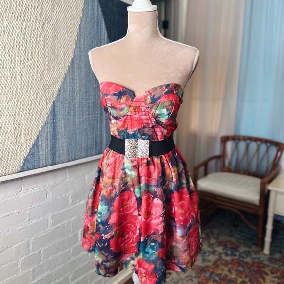 Sans Souci Red Floral Structured Dress with Boning and Tulle Lining - Picture 1 of 14